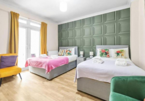 Experience Comfort & Style Cosy Private Room in Roundway London